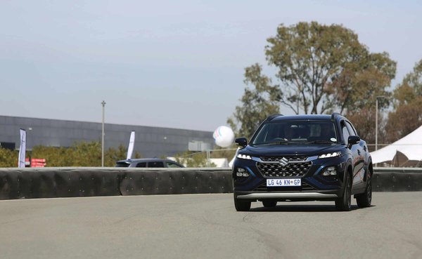 Can an Aftermarket Front Splitter Improve Downforce in a Nissan GT-R Track Edition?